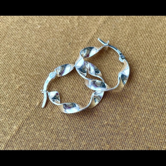 Sterling silver twisted hoop earrings - Picture 2 of 8